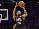 我要留在NBA~底薪佩恩三分8中8爆轰生涯新高32分 赛季中期才回归